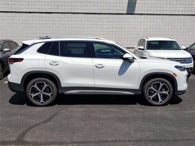 2025 Volkswagen Tiguan SE photo 2