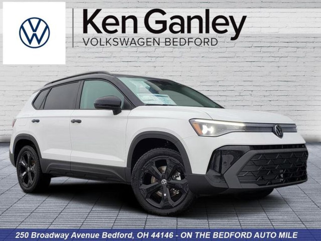 New 2026 Volkswagen Taos 1.5T SE Black SUV