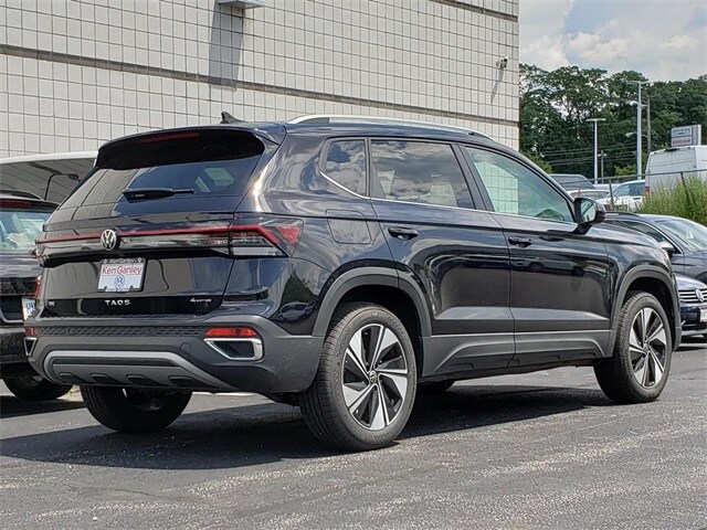 2025 Volkswagen Taos SE photo 2