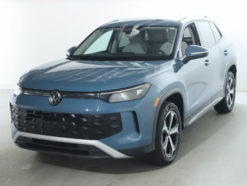 Used 2025 Volkswagen Tiguan 2.0T SE SUV