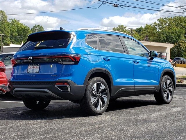 2025 Volkswagen Taos SE photo 3