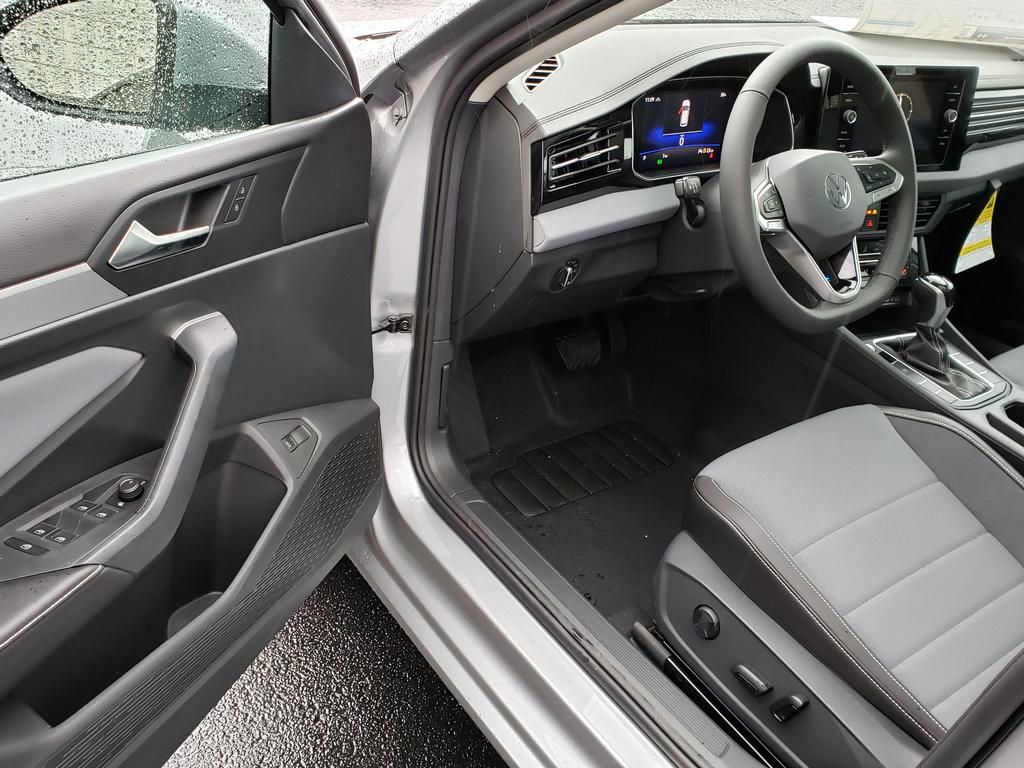 2026 Volkswagen Jetta SE - Photo 6