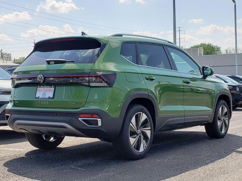 New 2026 Volkswagen Taos 1.5T SE SUV