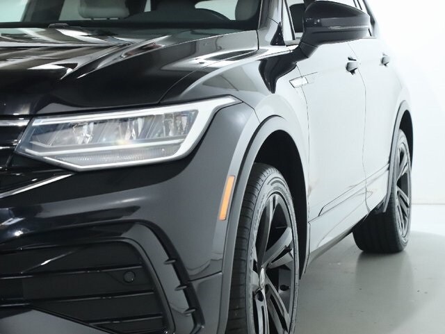 2023 Volkswagen Tiguan SE R-Line Black photo 4