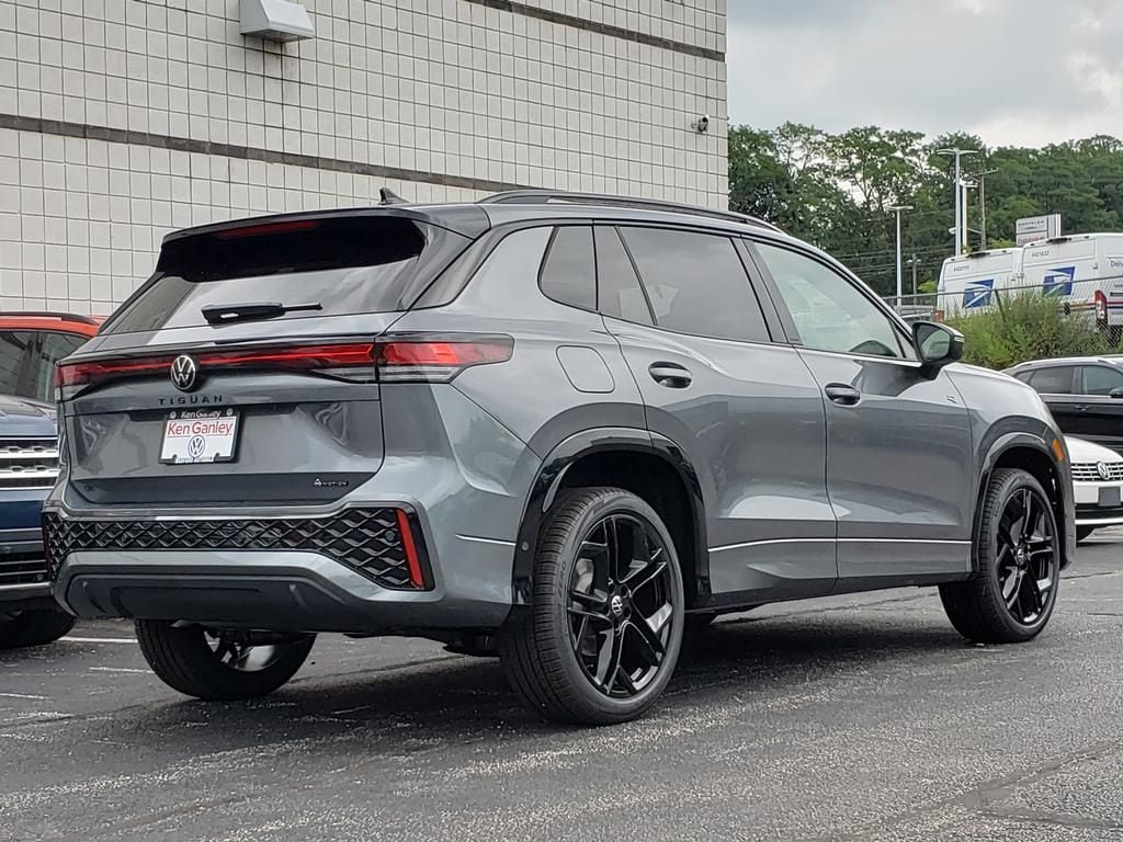 New 2026 Volkswagen Tiguan SE R-Line Black SUV