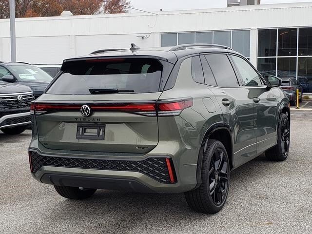 2026 Volkswagen Tiguan SE R-Line Black photo 4