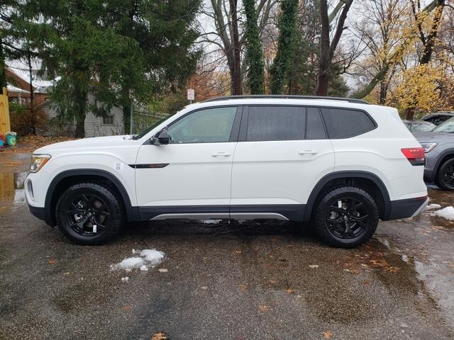 2025 Volkswagen Atlas Peak Edition photo 2