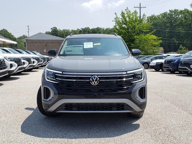 2025 Volkswagen Atlas Peak Edition SE photo 2
