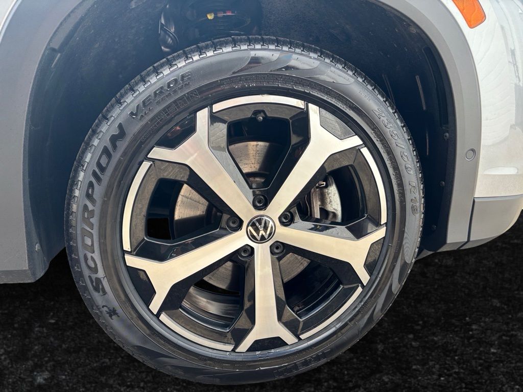 2025 Volkswagen Tiguan SE - Photo 9