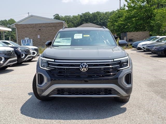 2025 Volkswagen Atlas Peak Edition SE photo 2