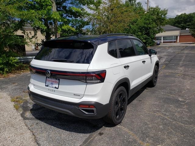 2025 Volkswagen Taos SE photo 4