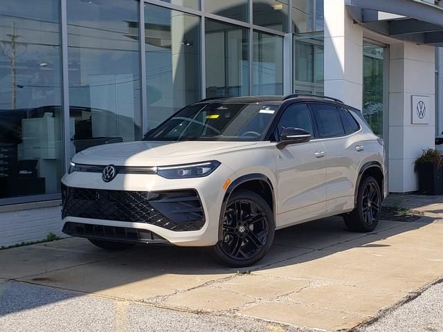 2026 Volkswagen Tiguan 2.0T SE R-Line Black 4Motion's photo