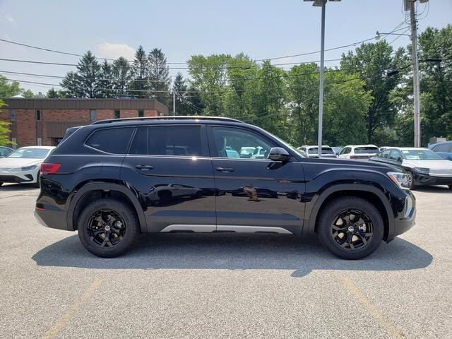 2025 Volkswagen Atlas Peak Edition SE photo 3