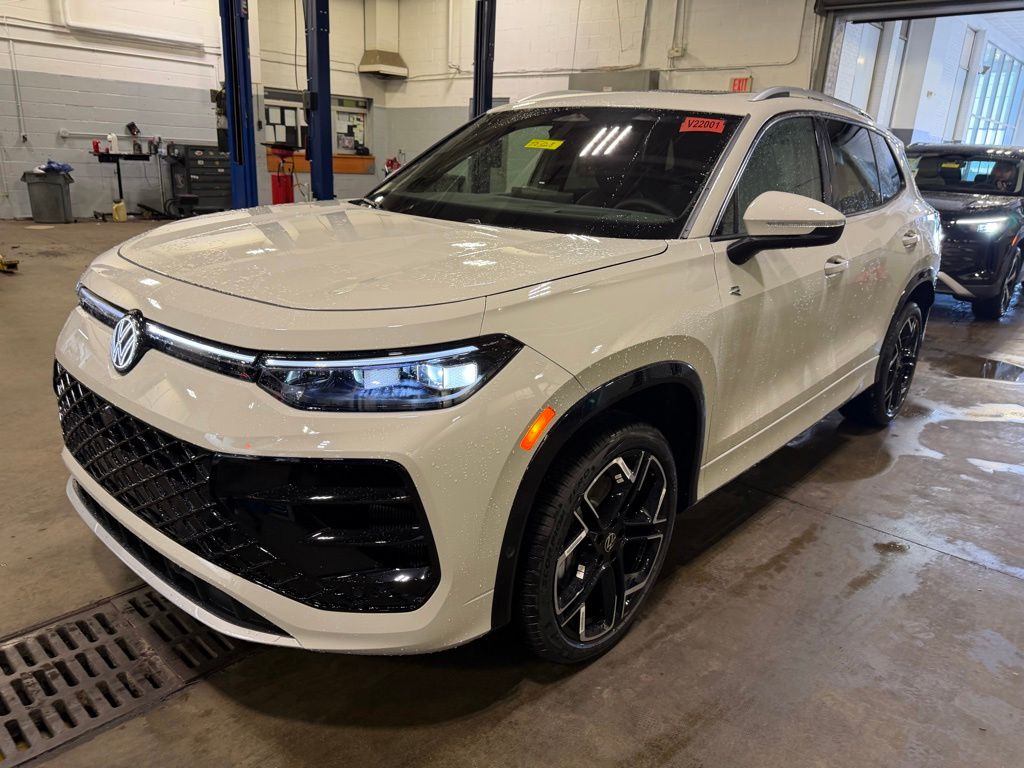 2026 Volkswagen Tiguan 2.0T SEL R-Line Turbo 4Motion's photo