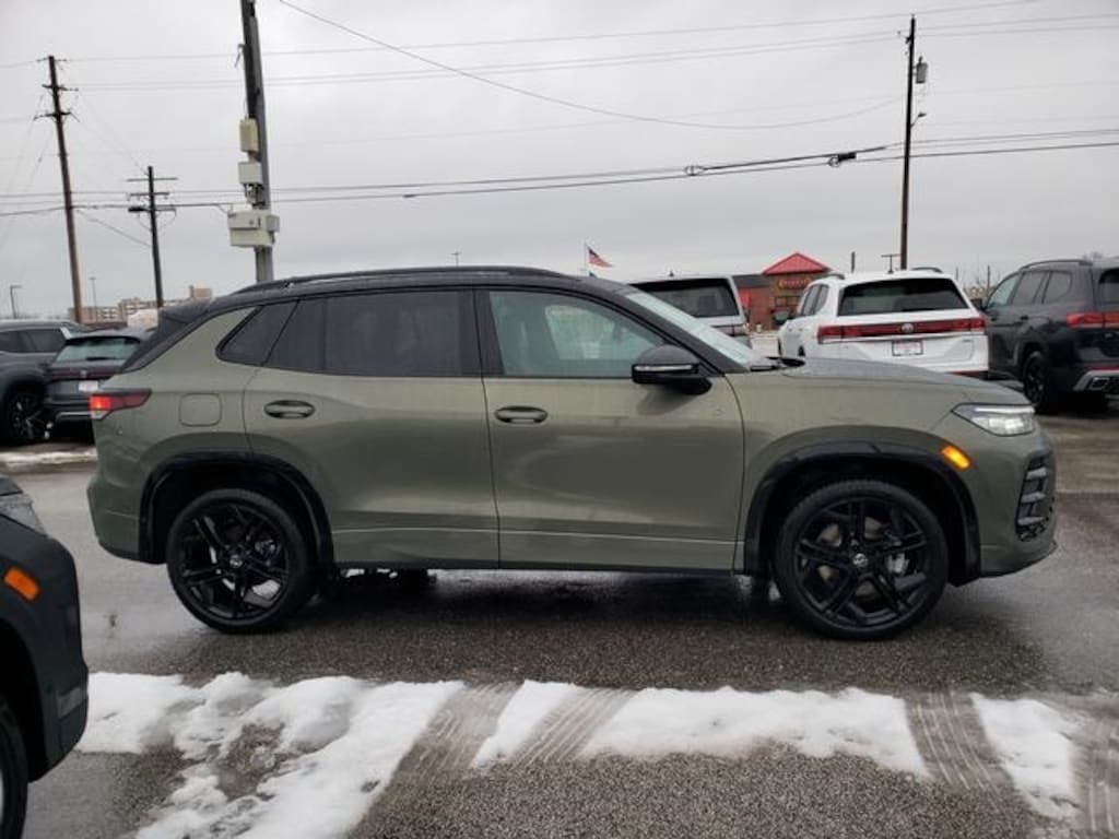 New 2026 Volkswagen Tiguan 2.0T SE R-Line Black SUV