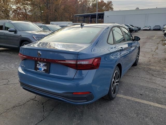 2025 Volkswagen Jetta 1.5T Sport photo 4