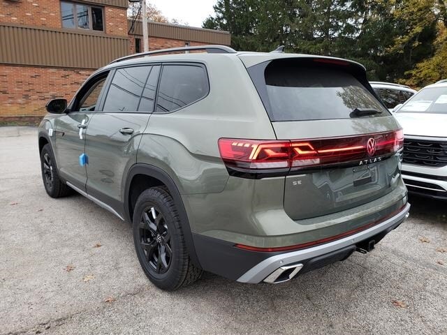 2025 Volkswagen Atlas Peak Edition photo 3