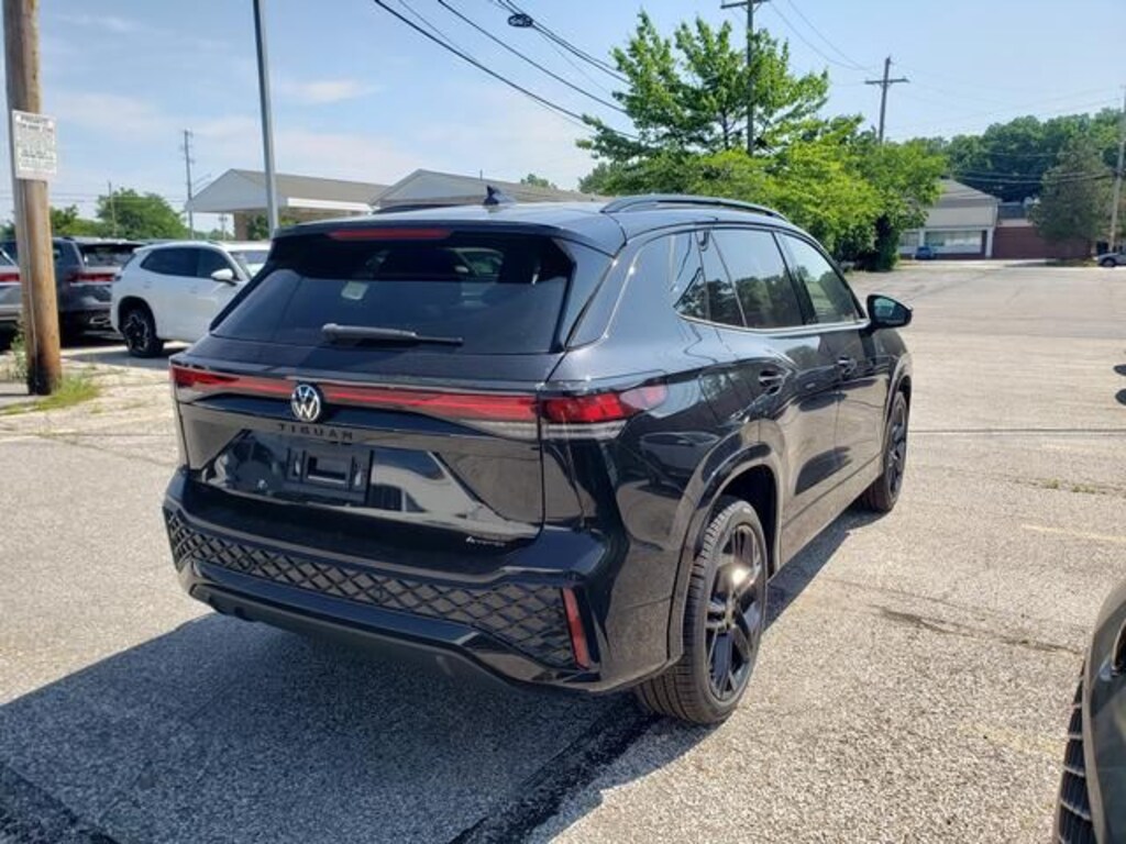 New 2026 Volkswagen Tiguan 2.0T SE R-Line Black SUV