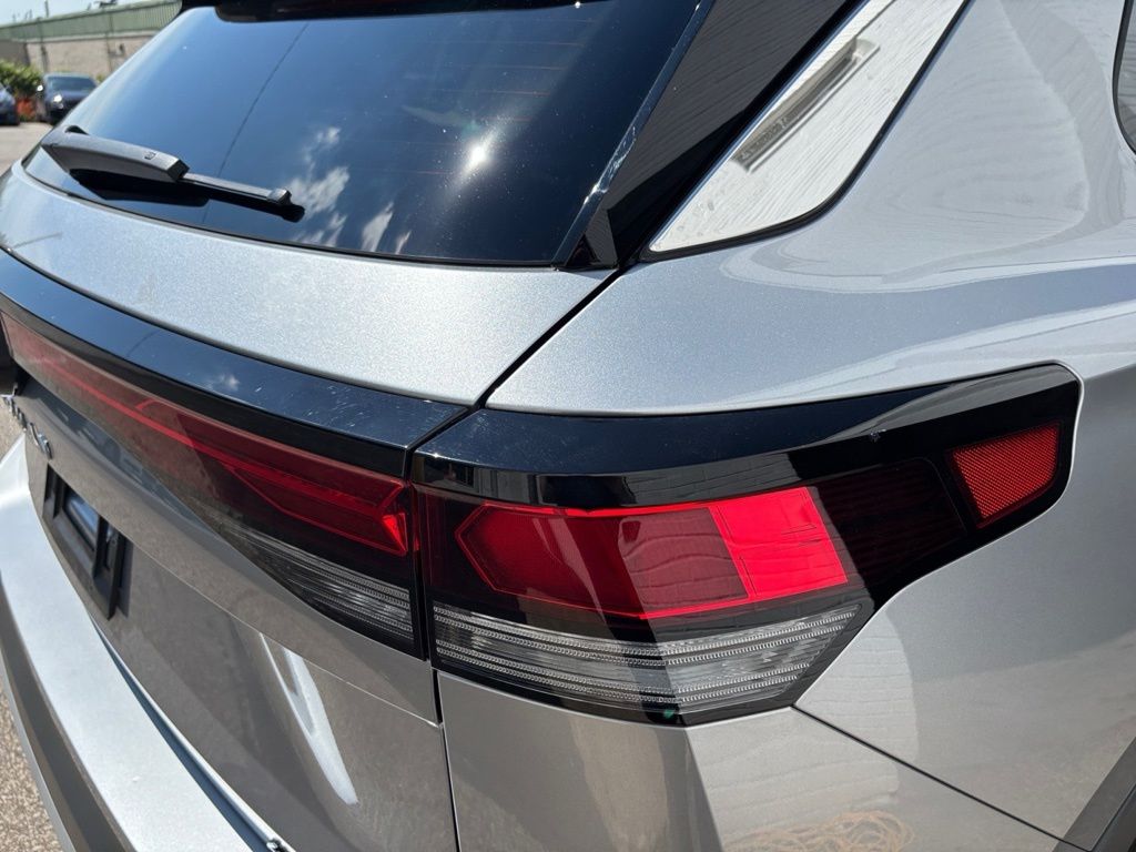 2025 Volkswagen Tiguan SE - Photo 8