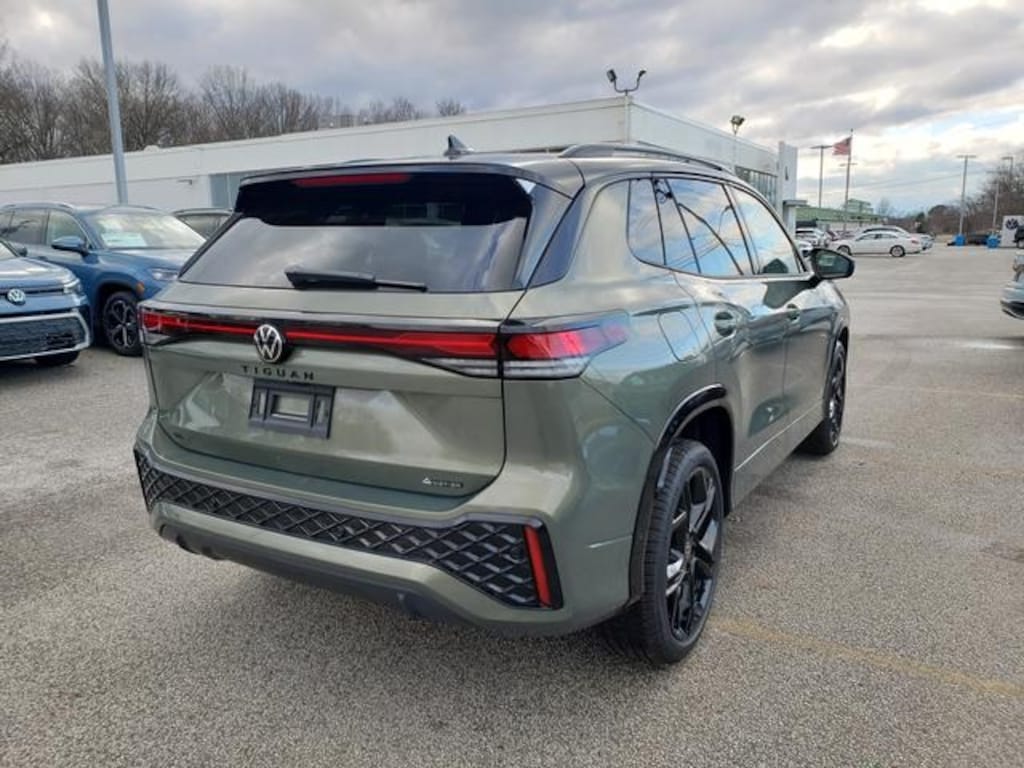 New 2026 Volkswagen Tiguan 2.0T SE R-Line Black SUV