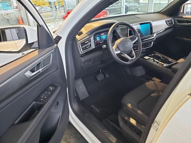 2025 Volkswagen Atlas Cross Sport SE w/Tech - Photo 6