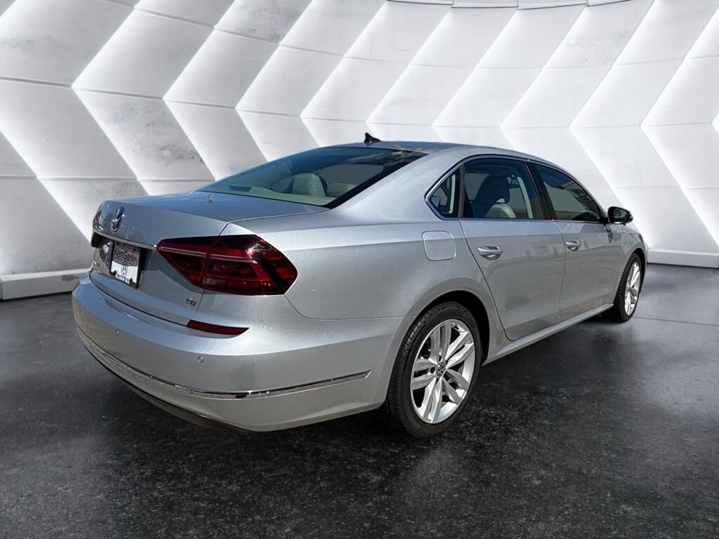 Used 2018 Volkswagen Passat 2.0T SE Sedan