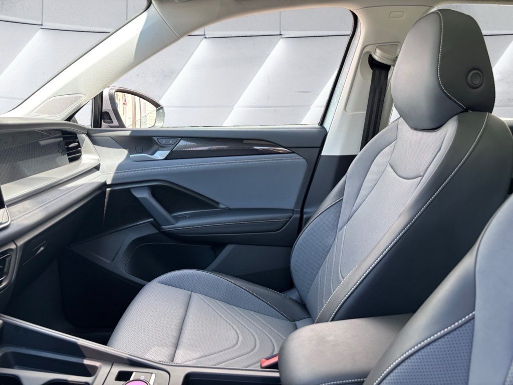 2025 Volkswagen Tiguan SE - Photo 20