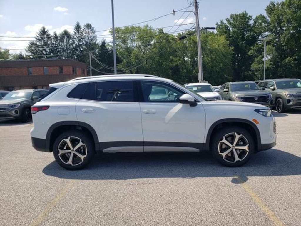 New 2026 Volkswagen Tiguan SE SUV