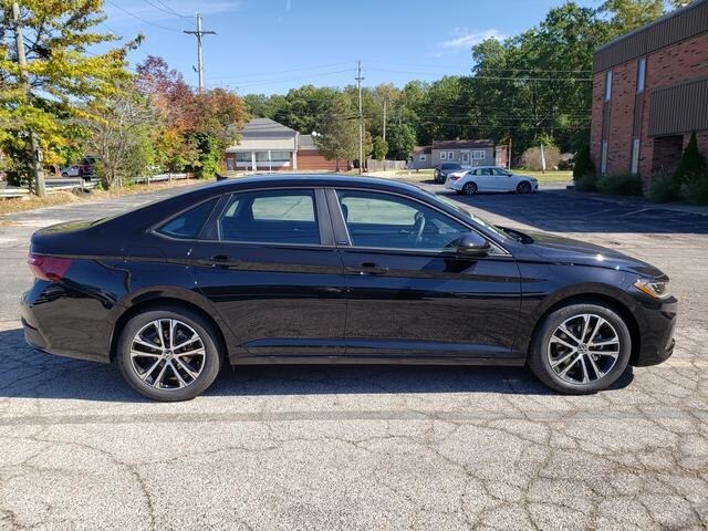 2026 Volkswagen Jetta 1.5T Sport photo 3