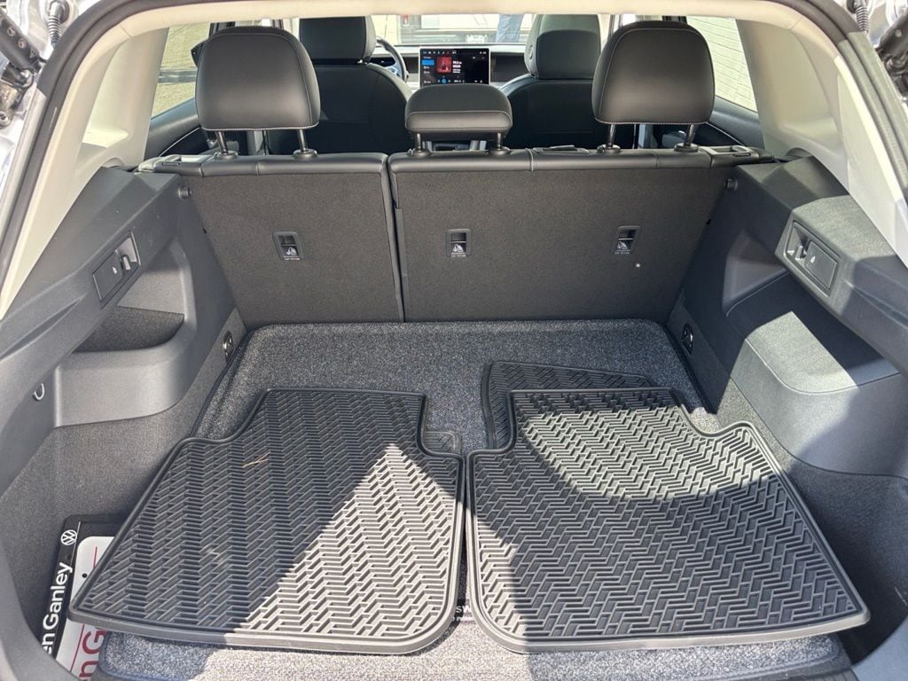2025 Volkswagen Tiguan SE - Photo 28
