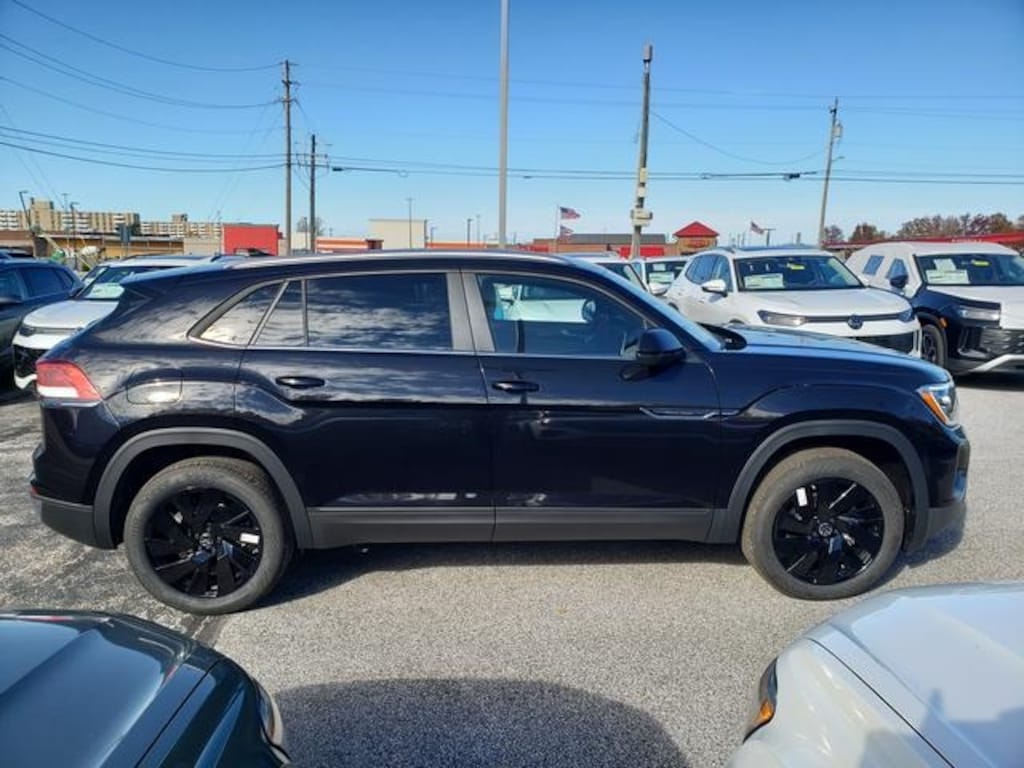 New 2026 Volkswagen Atlas Cross Sport 2.0T SE w/Technology SUV