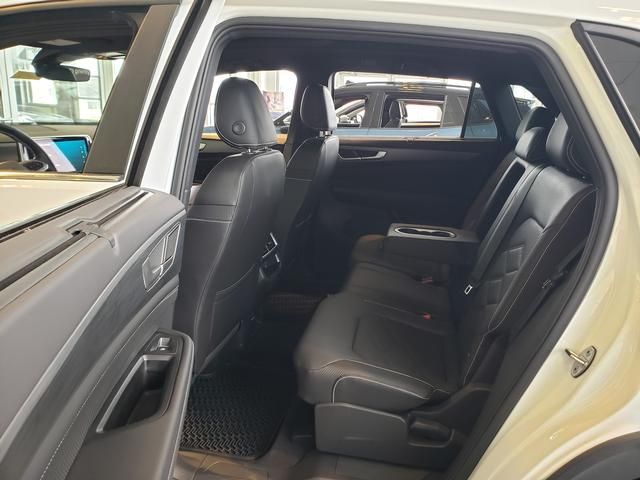 2025 Volkswagen Atlas Cross Sport SE w/Tech - Photo 7