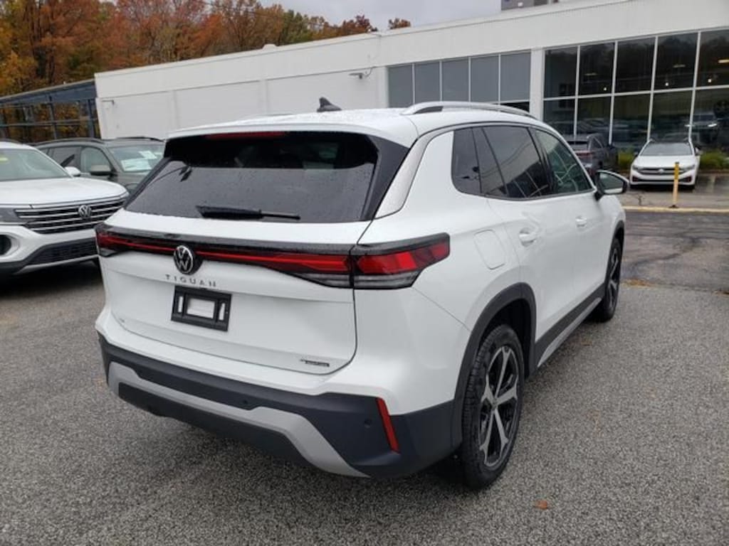 New 2026 Volkswagen Tiguan 2.0T SE SUV