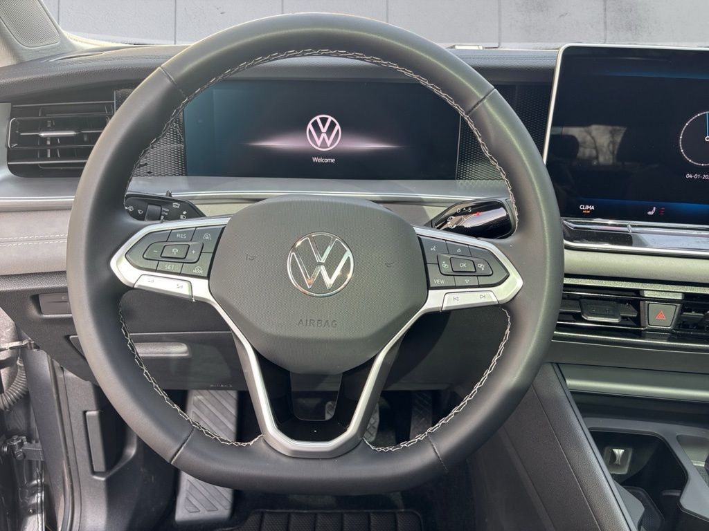 2025 Volkswagen Tiguan SE - Photo 11