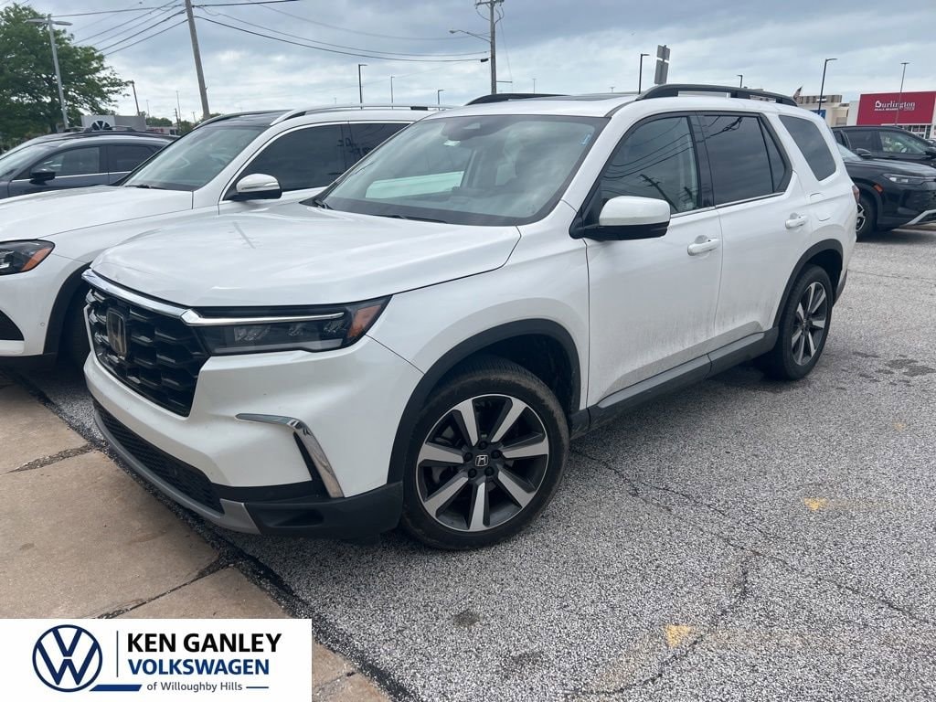 2023 Honda Pilot Touring AWD's photo