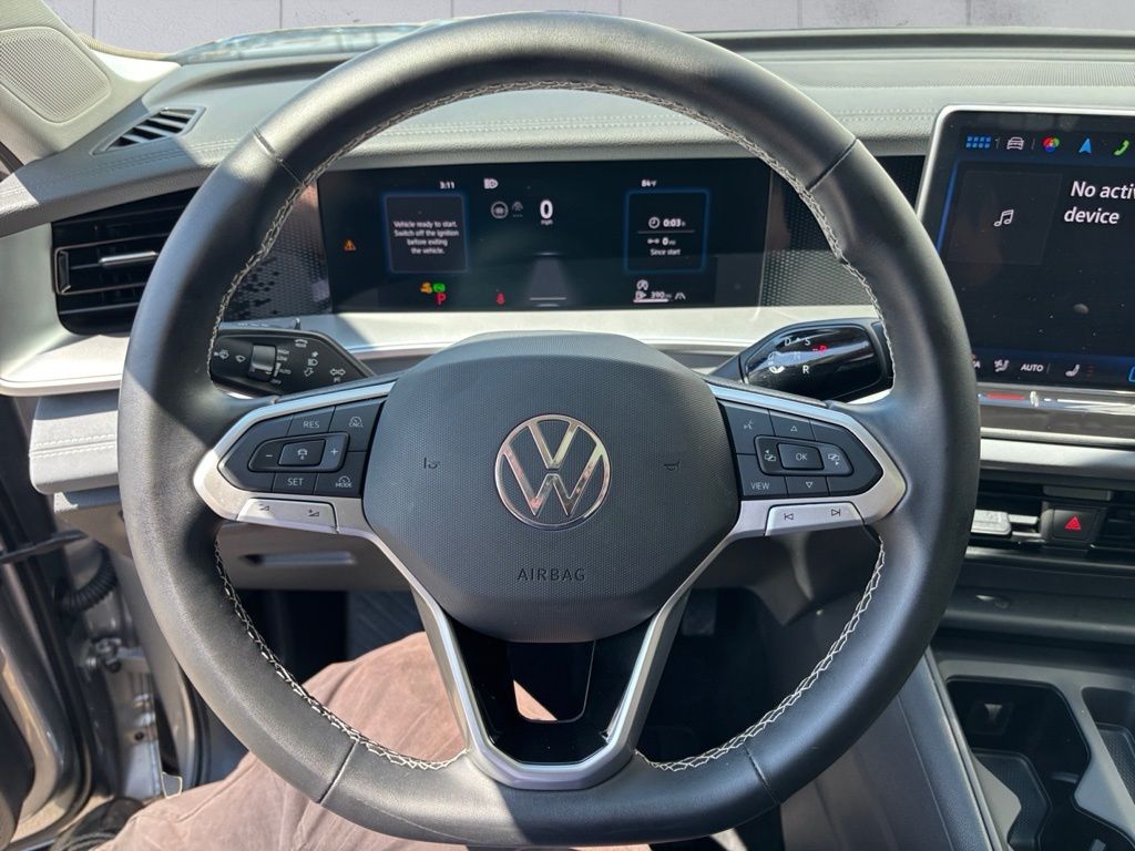 2025 Volkswagen Tiguan SE - Photo 12