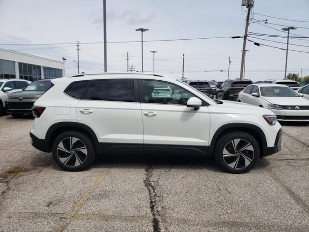 New 2026 Volkswagen Taos 1.5T SE SUV