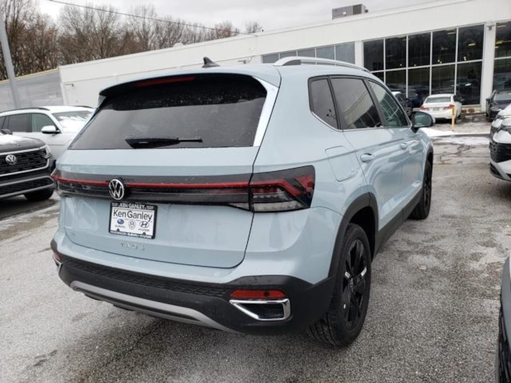 New 2025 Volkswagen Taos 1.5T SE SUV