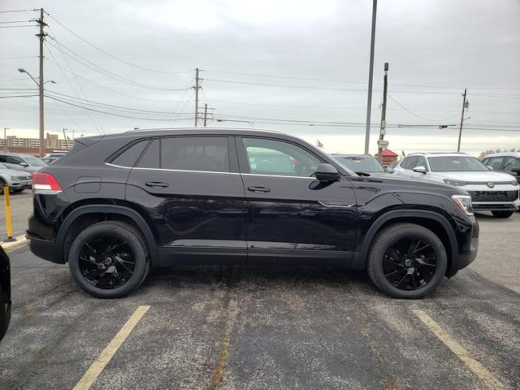 New 2026 Volkswagen Atlas Cross Sport 2.0T SE w/Technology SUV