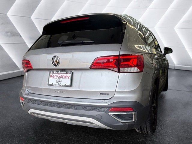 2023 Volkswagen Taos SE photo 2