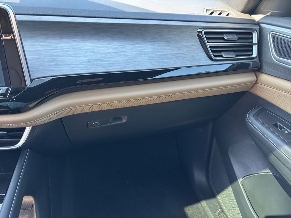 2026 Volkswagen Atlas Cross Sport SE w/Tech - Photo 18