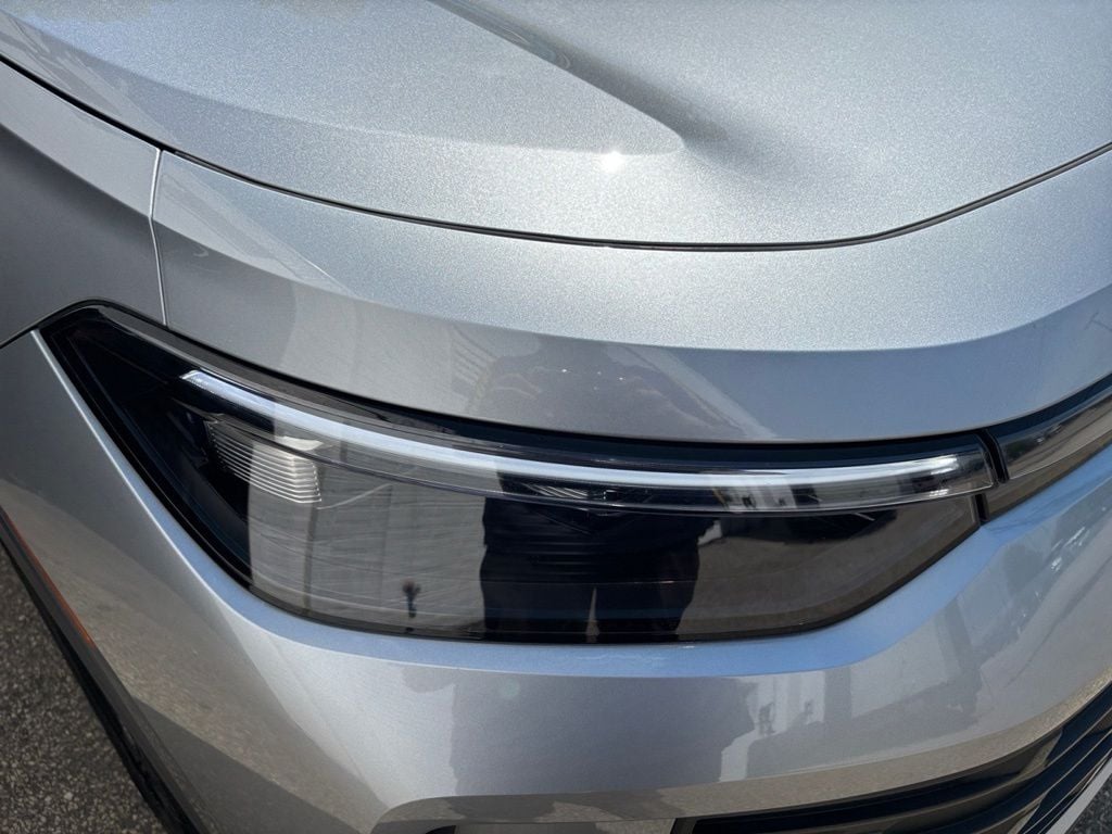 2025 Volkswagen Tiguan SE - Photo 7