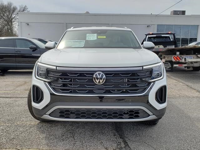2025 Volkswagen Atlas Cross Sport SE Technology photo 2