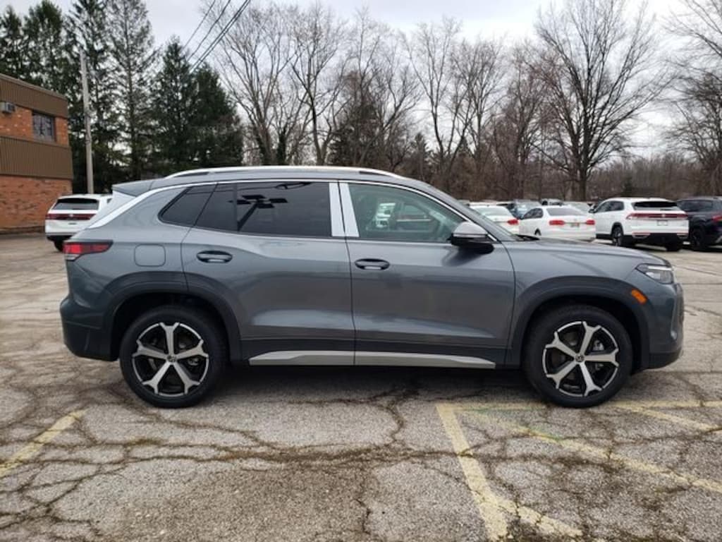 New 2026 Volkswagen Tiguan 2.0T SE SUV