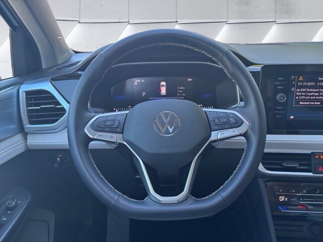 2025 Volkswagen Taos SE photo 4