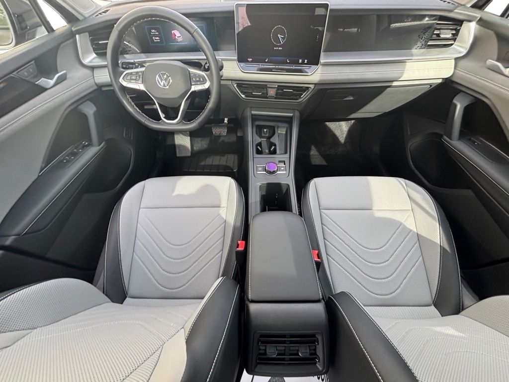 2025 Volkswagen Tiguan SE - Photo 17