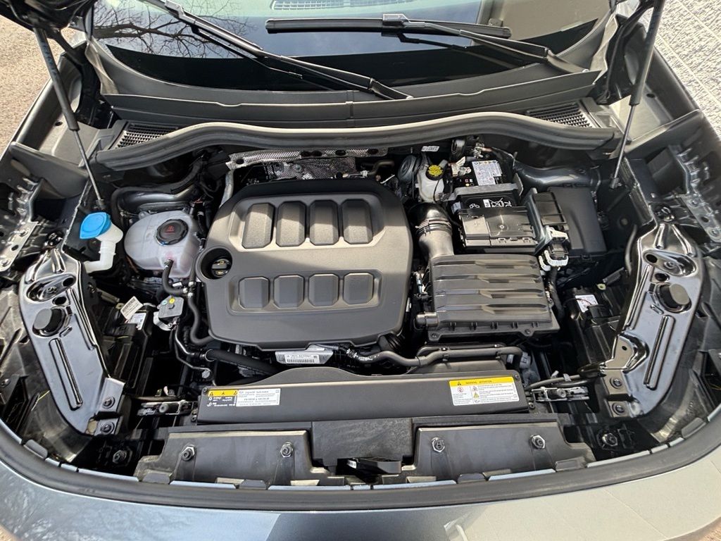 2025 Volkswagen Tiguan SE - Photo 10
