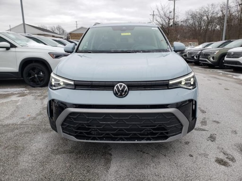 New 2025 Volkswagen Taos 1.5T SE SUV