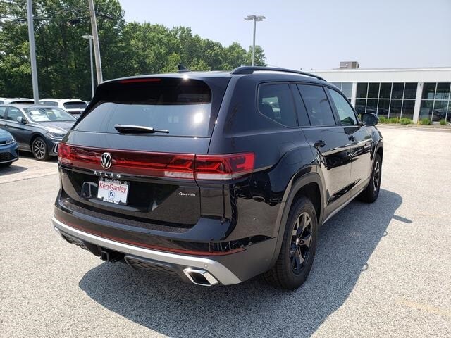 2025 Volkswagen Atlas Peak Edition SE photo 4