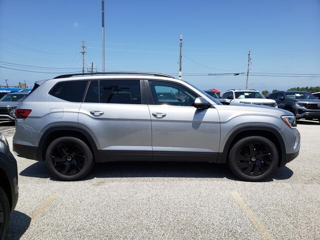 2025 Volkswagen Atlas SE Technology photo 3